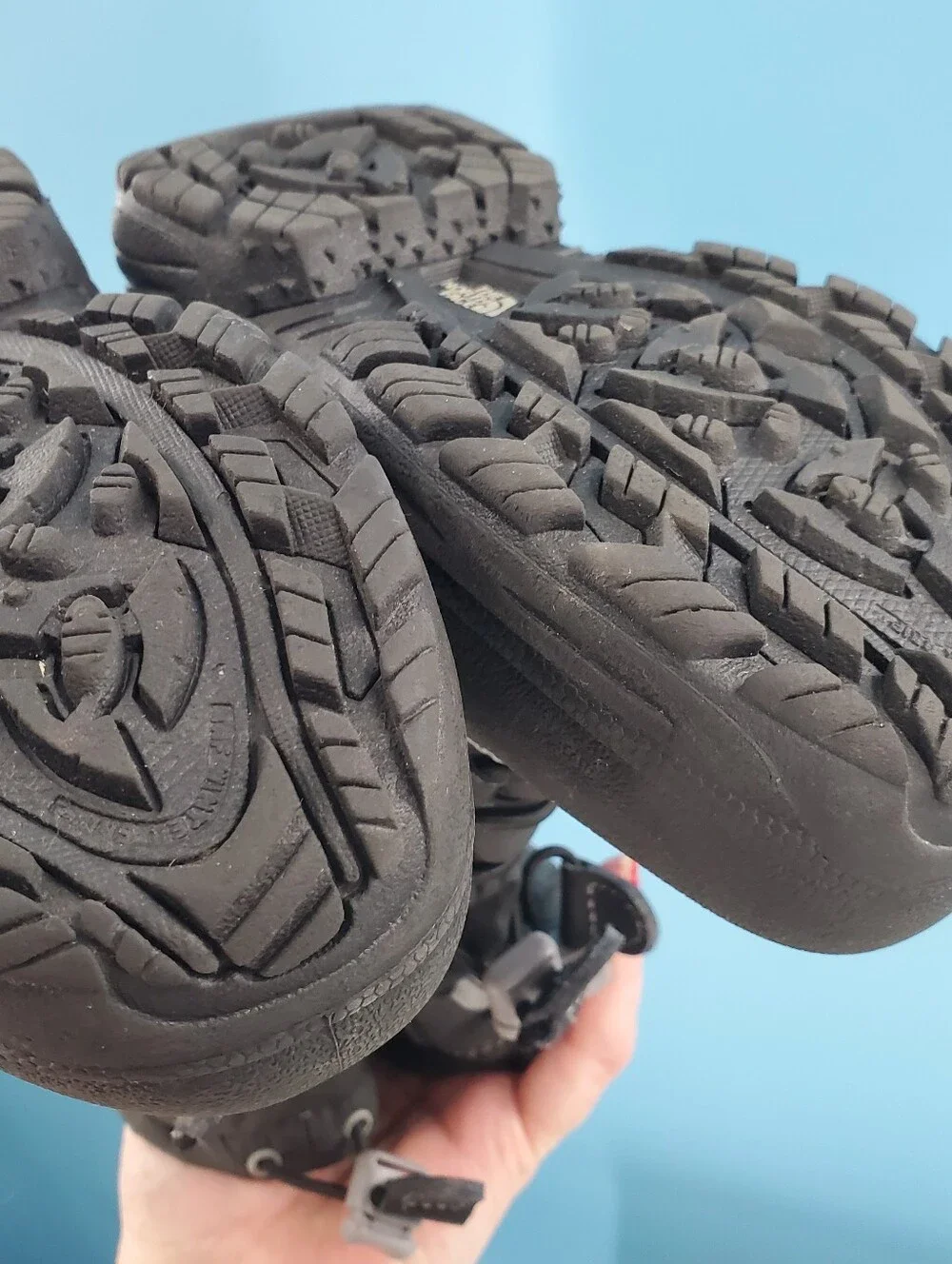 North Face boy's weatherproof snow boots 11